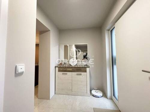 ...bitte folgen Sie mir in den Wohn-Eß-und Kochbereich - 