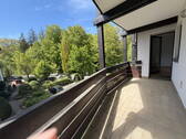 Balkon mit Blick ins Grüne - Sonnige 2 Zimmer Wohnung mit neuwertiger Einbauküche in Neuenbürg Buchberg