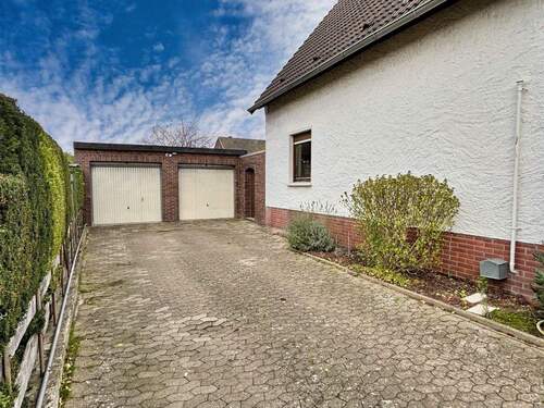 Garagen - 6 Zimmer Einfamilienhaus in Minden