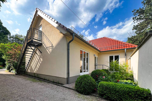 Separates Haus mit 2 Wohneinheiten - 