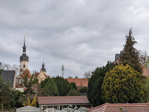 Blick von der Terrasse - zentral gelegenes Haus im Grünen