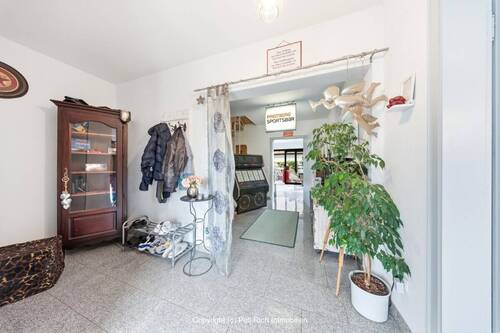 Eingangsbereich - 8 Zimmer Doppelhaushälfte zum Kaufen in Stutensee