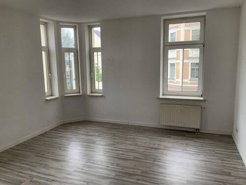 Wohnzimmer - Wunderschöne 2-Raumwohnung - 290,00&nbsp;EUR Kaltmiete, ca.&nbsp; 51,00&nbsp;m&sup2;&nbsp;Wohnfl&auml;che