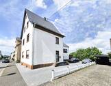 Seitenansicht - Rarität! Hochwertig renoviertes Wohnhaus mit tollem Ausblick in Höhenlage. Ca. 30 Minuten bis Bonn.
