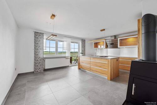 Esszimmer mit moderner Einbauküche im OG - 