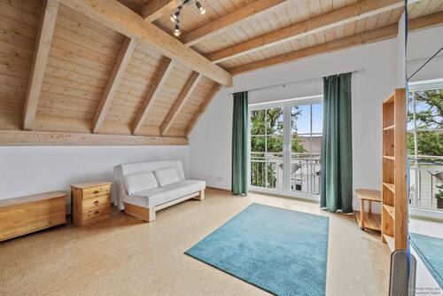 Geräumiges Kinderzimmer im Dachgeschoss - 