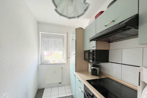 Schmale Tageslichtküche - 3 Zimmer Etagenwohnung in Erfurt