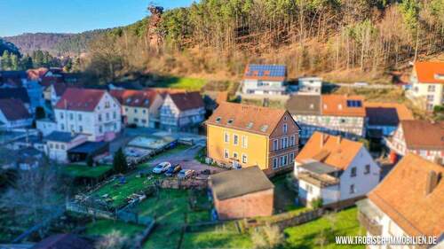 Luftbildaufnahme - Mehrfamilienhaus, Wohnhaus mit 330,00 m&sup2; in Hinterweidenthal zum Kaufen