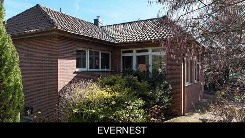 Außenansicht - Between Light and Landscape - Spacious Living in a Quiet, Green Setting