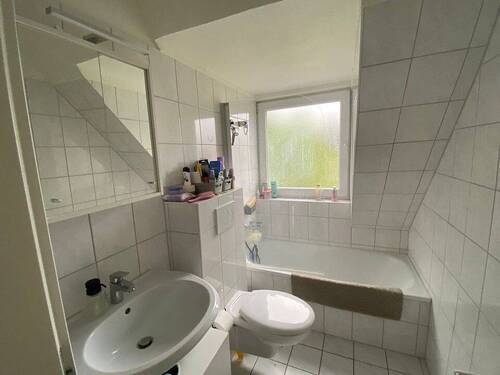 Badezimmer mit Wanne.jpg - 
