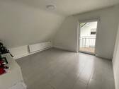 Wohnzimmer mit Blick auf den Balkon.jpg - Etagenwohnung mit 46,00 m&sup2; in Bad Breisig zur Miete