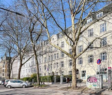 Hausansicht - Charmante 3-Zimmer-Altbauwohnung mit Wohnküche und Kamin im beliebten Ottensen