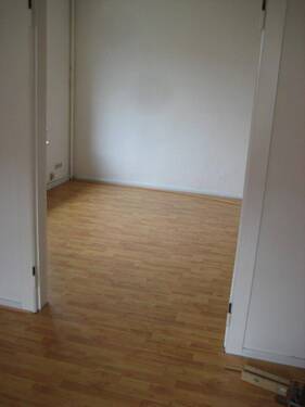 Wohnzi mit Laminat - 