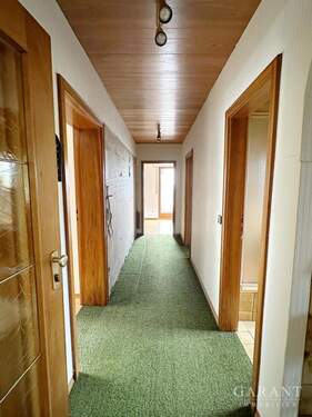Flur - 8 Zimmer Mehrfamilienhaus, Wohnhaus zum Kaufen in Stuttgart