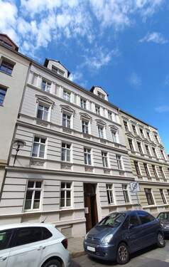 Altbau mit Balkon - 