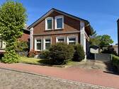 Aussenansicht vorne - Sanierungs- und renovierungsbedürftiges Einfamilienhaus mit hervorragender Anbindung in Meldorf!!!