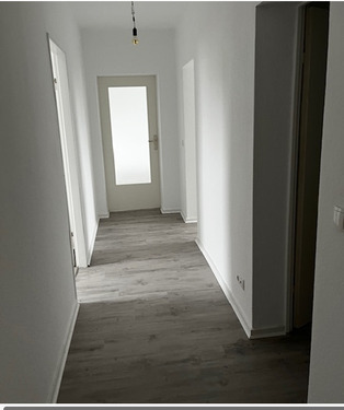 Flur mit hellen Wänden und hellem Bodenbelag.PNG - 3 Zimmer Etagenwohnung zur Miete in Baunatal