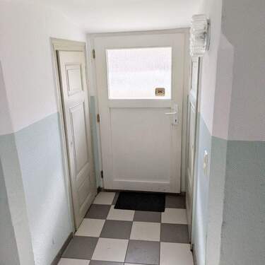 Eingangsbereich mit Tür - 