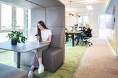 Schreibtisch im Coworking Space 