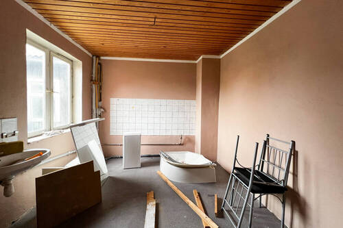 Saniertes Schlafzimmer - 