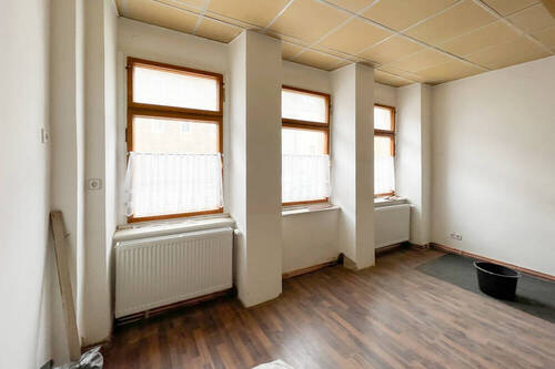 Sanierungsbedürftiges ehemaliges Hotel - Mehrfamilienhaus, Wohnhaus mit 200,00 m&sup2; in Buttstädt zum Kaufen