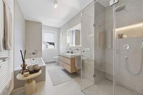 SP17 - Bad - Über den Dächern von München-Solln: Moderne NEUBAU-Dachgeschosswohnung