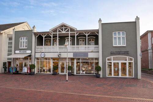 Außenansicht Strandstraße - Geschäftshaus mit Baugrundstück im Herzen von Westerland