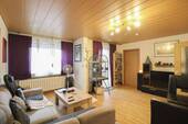 Wohnzimmer - Attraktive 2-Zimmer-Eigentumswohnung mit Balkon, Aufzug und guter Anbindung in Günzburg