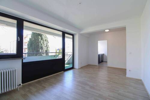 Wohnzimmer 2 - 2 Zimmer Etagenwohnung in Neu-Ulm