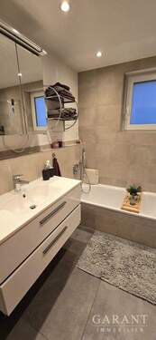 Bad mit Wanne Dusche u WA u WC - 