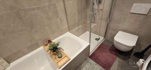 Wanne und Dusche - 