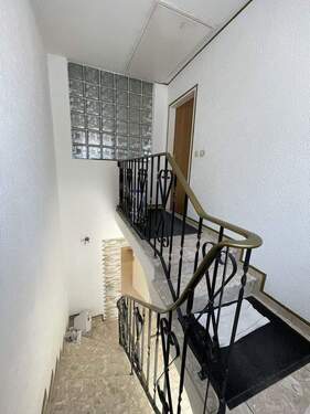 Hausflur Aufgang zu OG Wohung - 