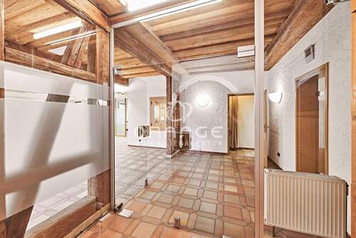 Sehr urig, der Eingangsbereich - Büro zum Kaufen in Rückersdorf