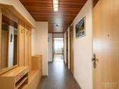 Eingang - Großzügige 3 Zimmer-Wohnung mit Balkon und Stellplatz