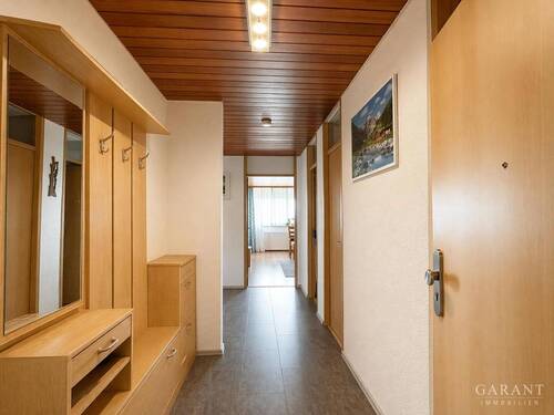 Eingang - Großzügige 3 Zimmer-Wohnung mit Balkon und Stellplatz