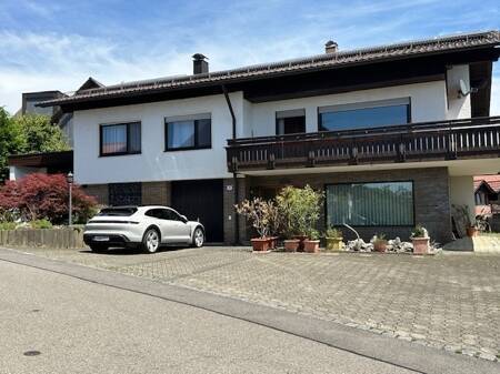 Titelbild - EFH mit 2 Einzelgaragen plus 108 m² Garage Lager