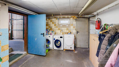 Waschküche mit Zugang zu Hof - 