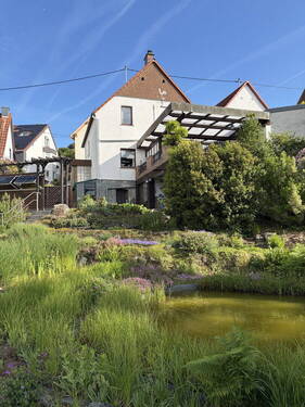 Haus mit Teich - 