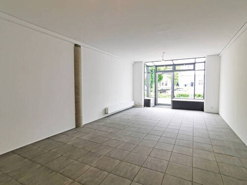 Gut geschnittener Verkaufsraum - Gewerbeobjekt (Büro, Produktion, Verkauf) in Unterhaching