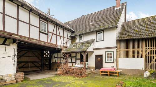 Außenansicht 1 - 8 Zimmer Bauernhaus, Landhaus zum Kaufen in Niederkleen