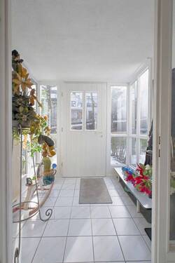 Eingangsflur - Einfamilienhaus mit 182,00 m&sup2; in Landshut zum Kaufen