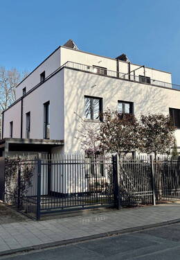Frontansicht Haus - Wunderschöne Doppelhaushälfte mit Garten Mauritz-Erphoviertel ohne Makler