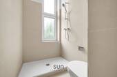 LICHTDURCHFLUTETES BAD - 