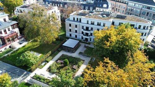 Grundstück mit eigenem Park - 2 Zimmer Etagenwohnung zum Kaufen in Dresden