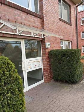 Hauseingang - Etagenwohnung mit 63,50 m&sup2; in Norderstedt zur Miete