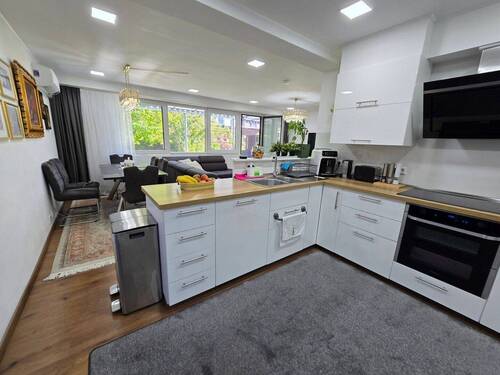 Wohnen EG - -- SANIERT -- Tolles Reihenendhaus mit Einbauküche und schönem Garten in Nürnberg Mögeldorf --