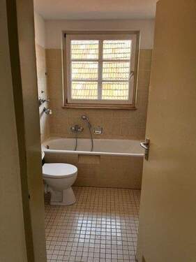 Tagesllichtbad mit Badewanne - 3 Zimmer Etagenwohnung zur Miete in Fritzlar