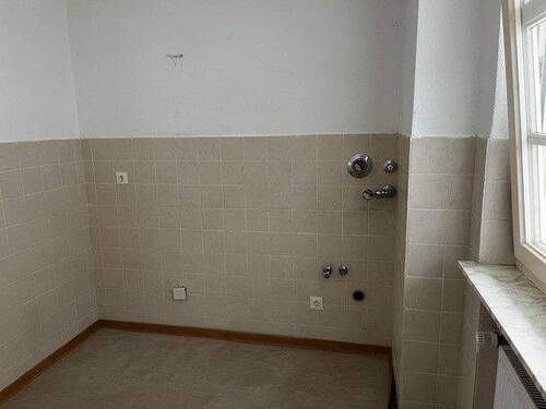 Küche - Küchenspiegel mit hellen Fliesen - 