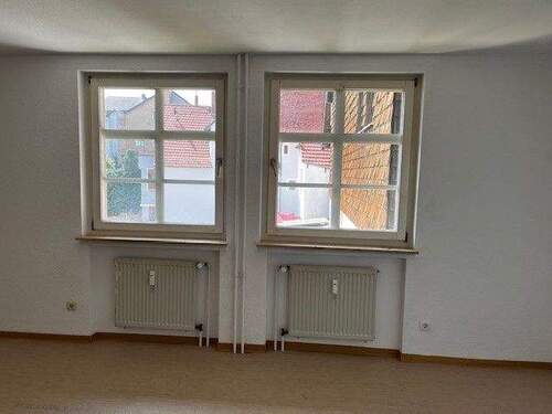 Wohnzimmer mit zwei Sprossenfenster - 