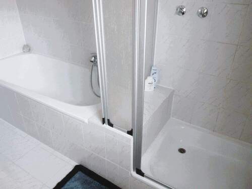 25 EG Badezimmer, Bild 3.JPG - 